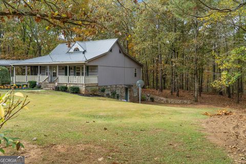 A home in Roopville