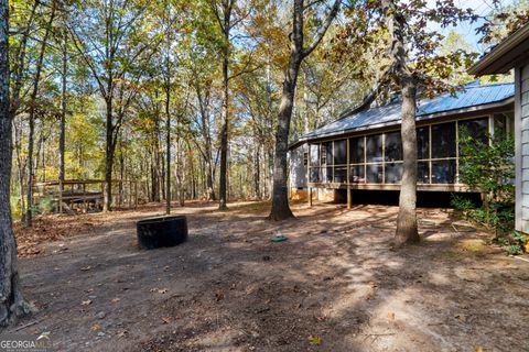 A home in Roopville