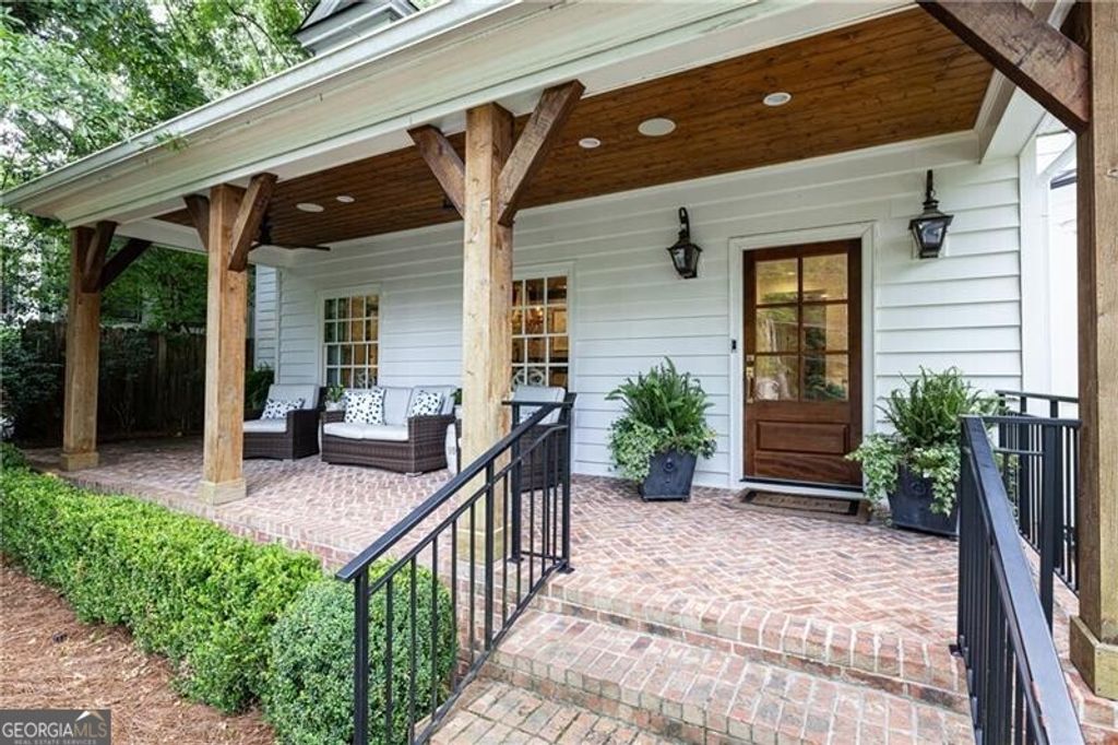 Photo of 918 Glenbrook Drive NW, Atlanta, GA 30318 (MLS # 10786759)