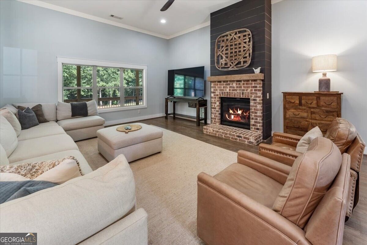 915 Pool RD