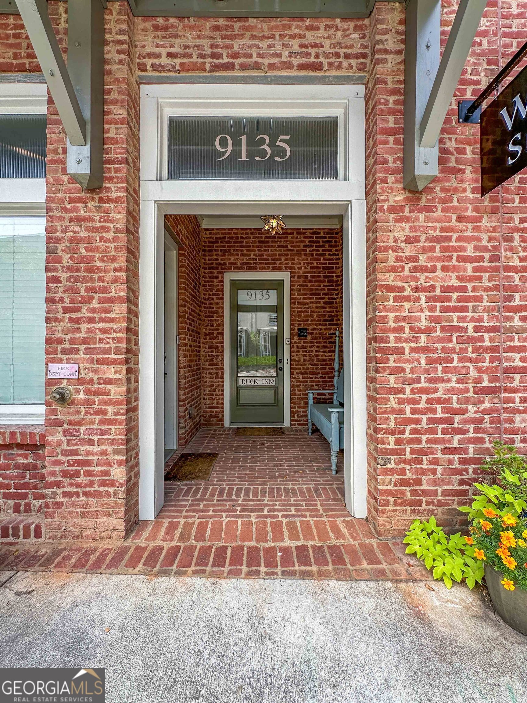 9135 Selborne LN