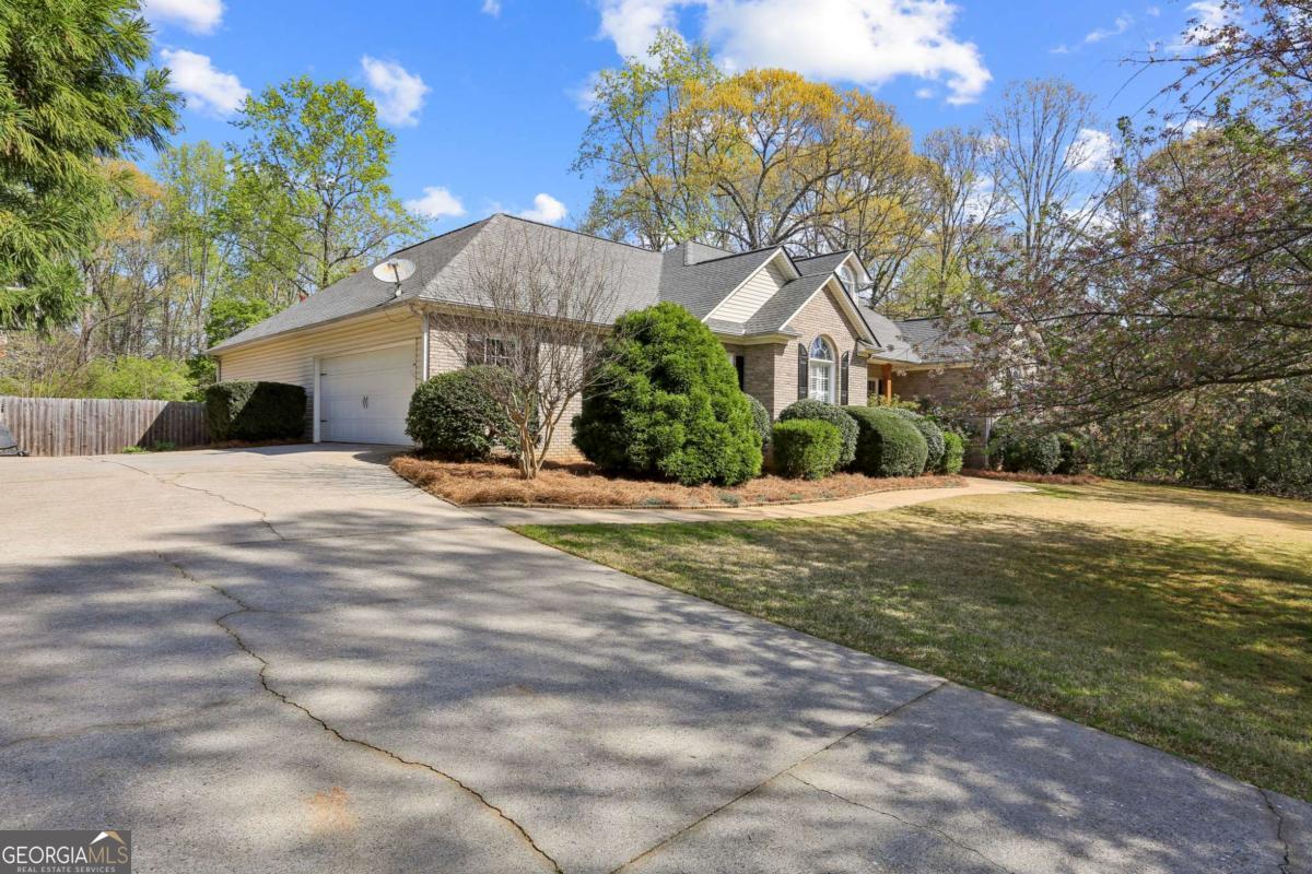 1104 Overland Park DR