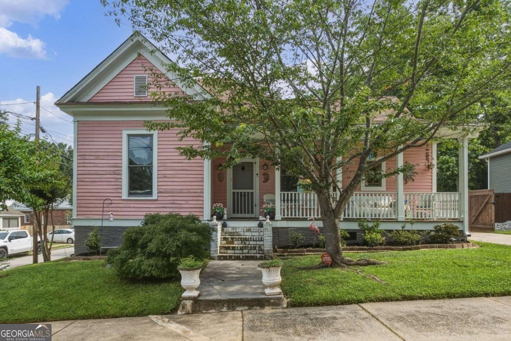 Photo of 59 West Washington ST, Newnan, GA 30263 (MLS # 10790512)