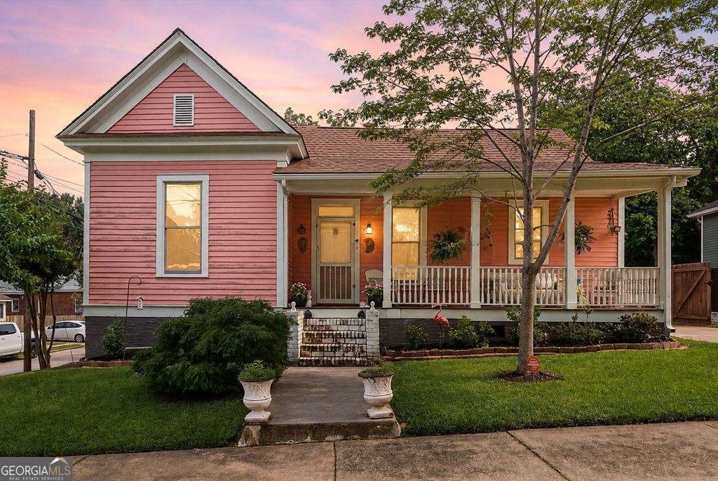 Photo of 59 West Washington ST, Newnan, GA 30263 (MLS # 10790512)
