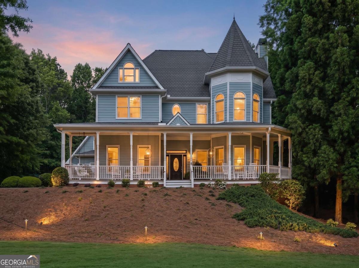 360 Coach House LN