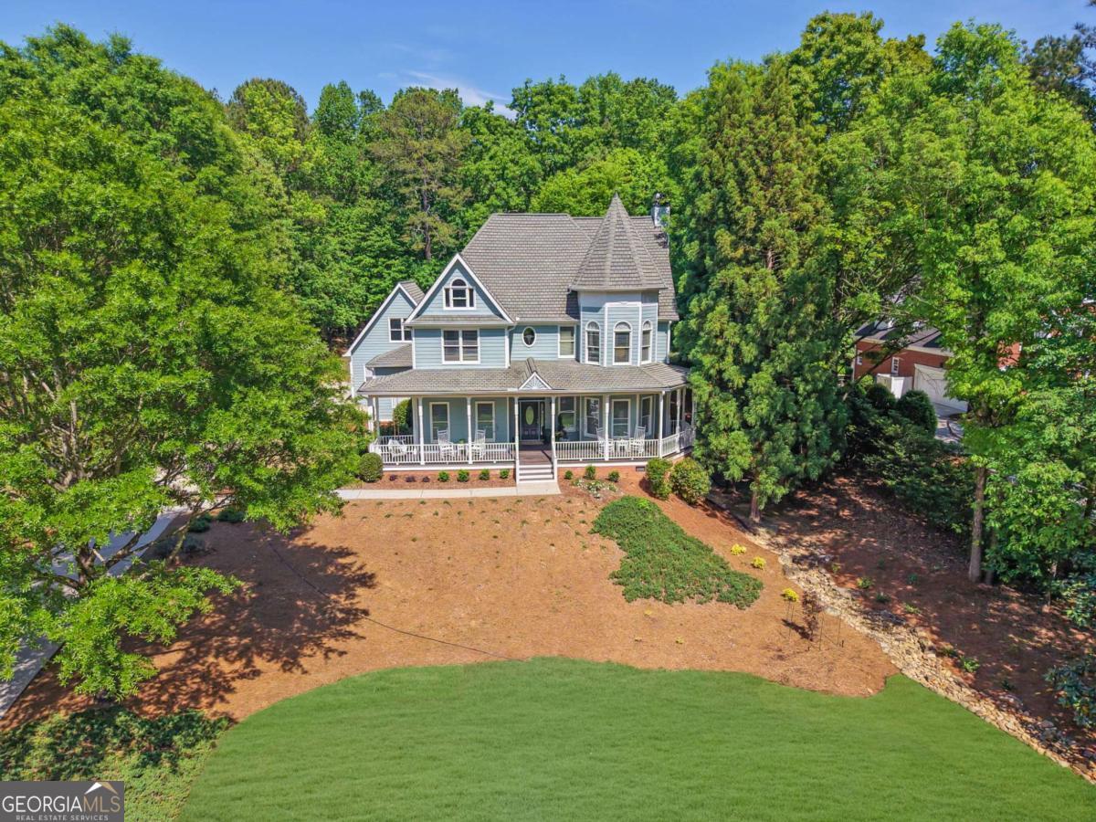 360 Coach House LN