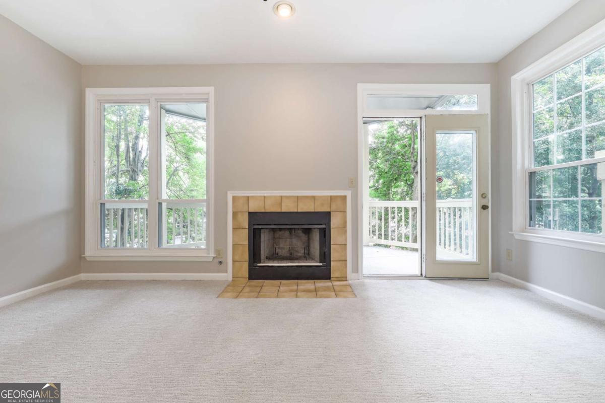 915 McGill Park AVE NE