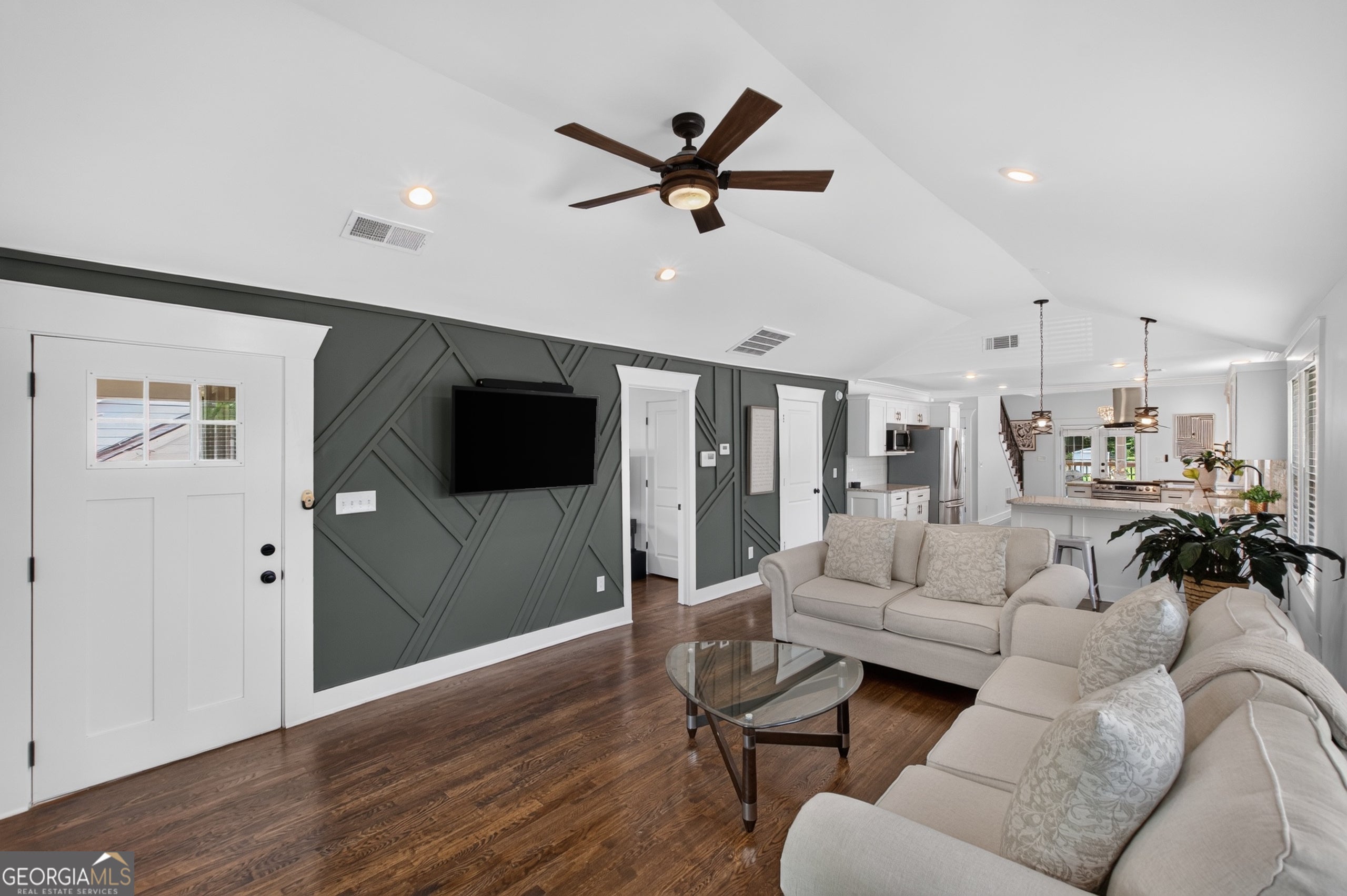 8 S Eugenia PL NW