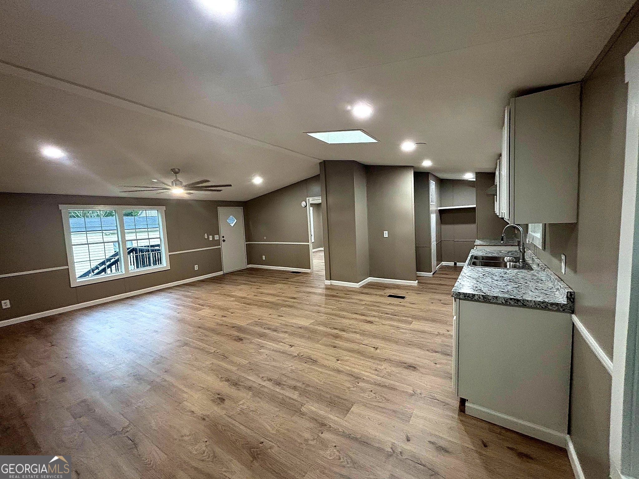 225 Stratford DR