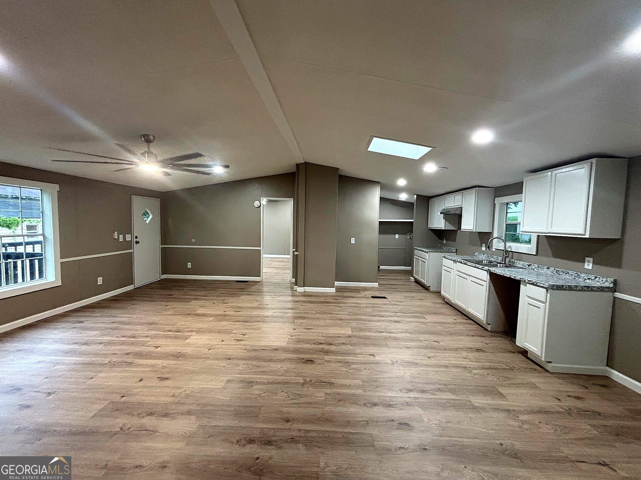 225 Stratford DR