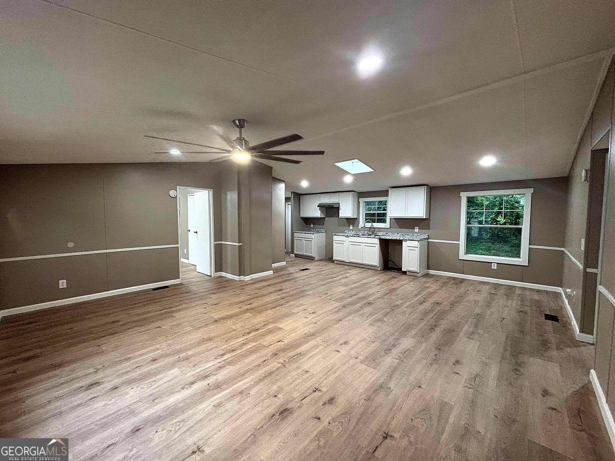 225 Stratford DR