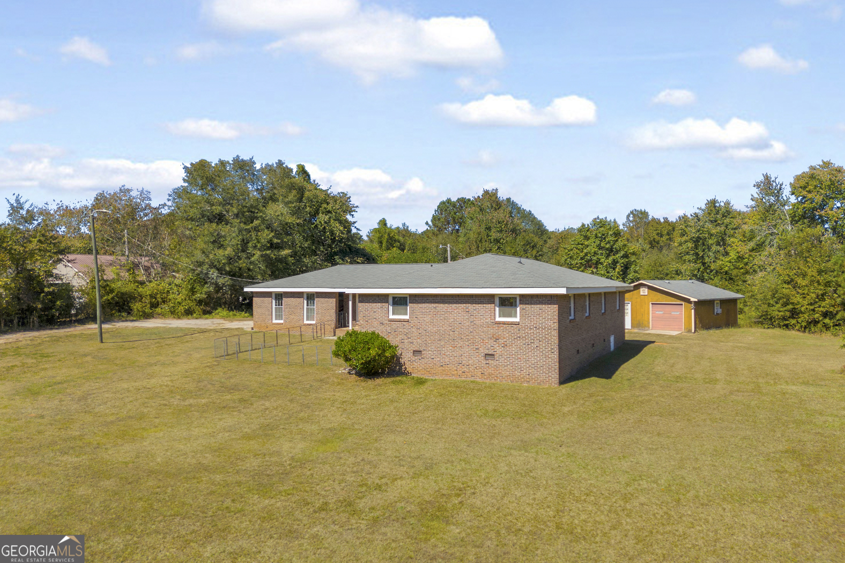 695 Victoria LN