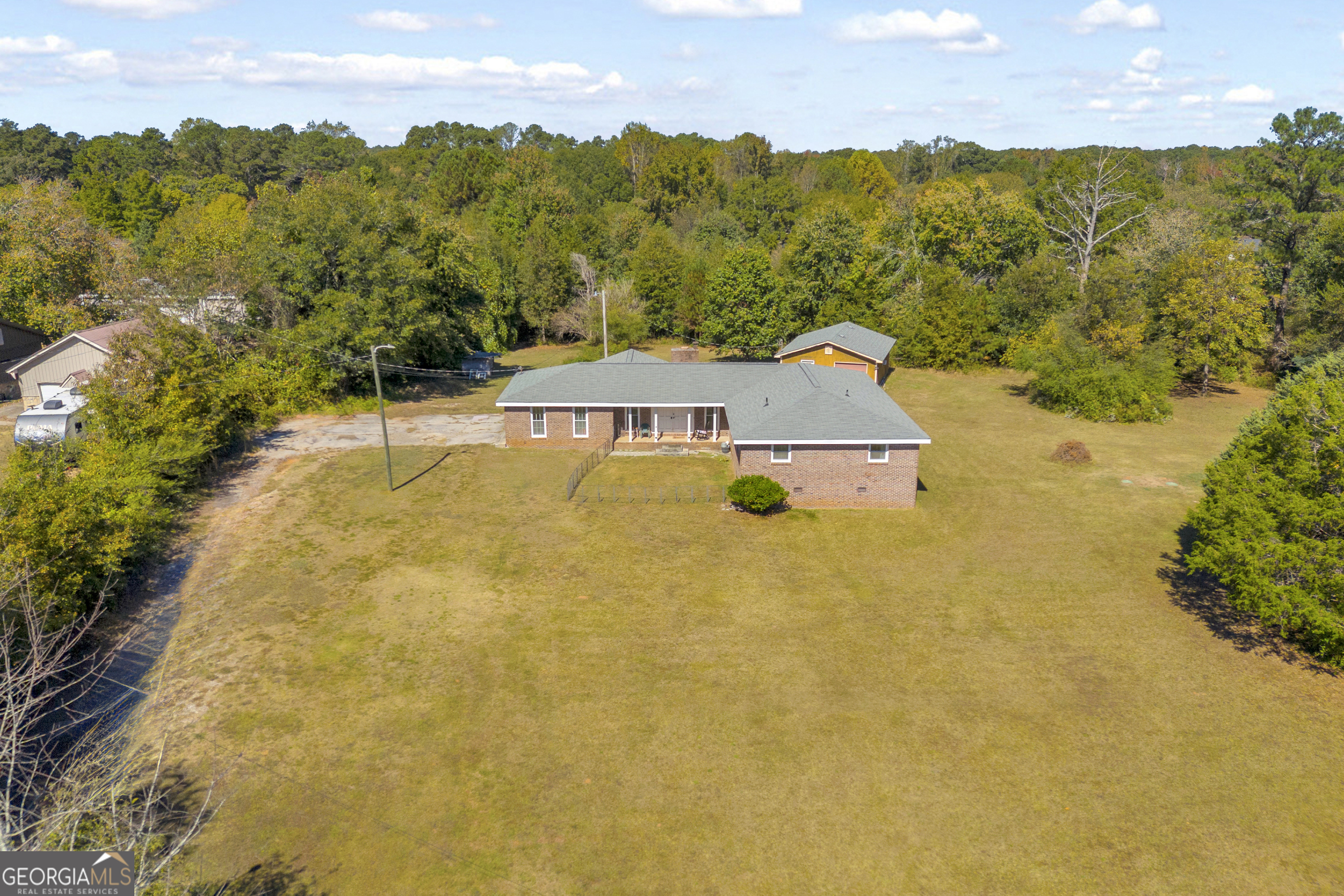 695 Victoria LN