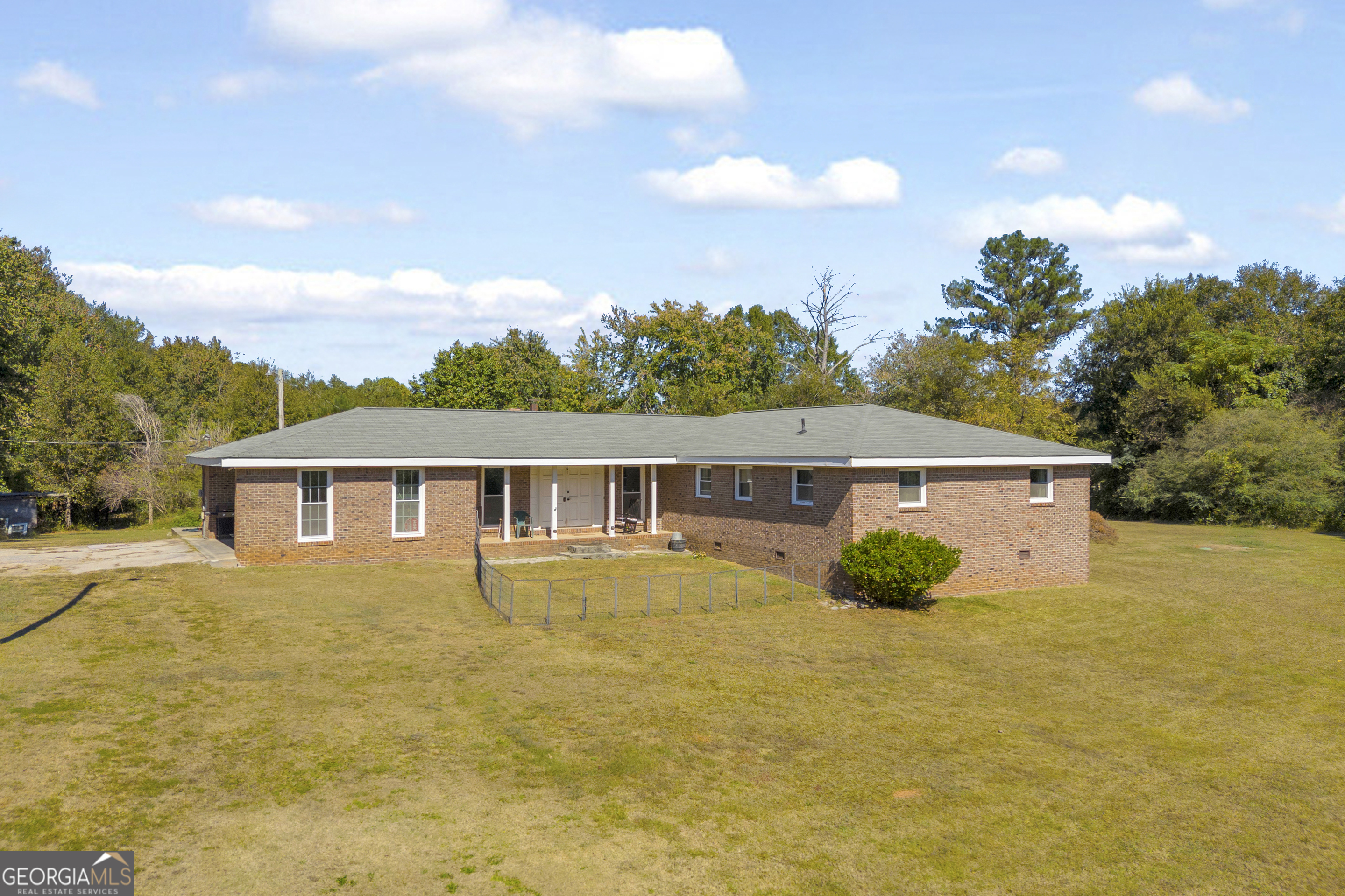 695 Victoria LN
