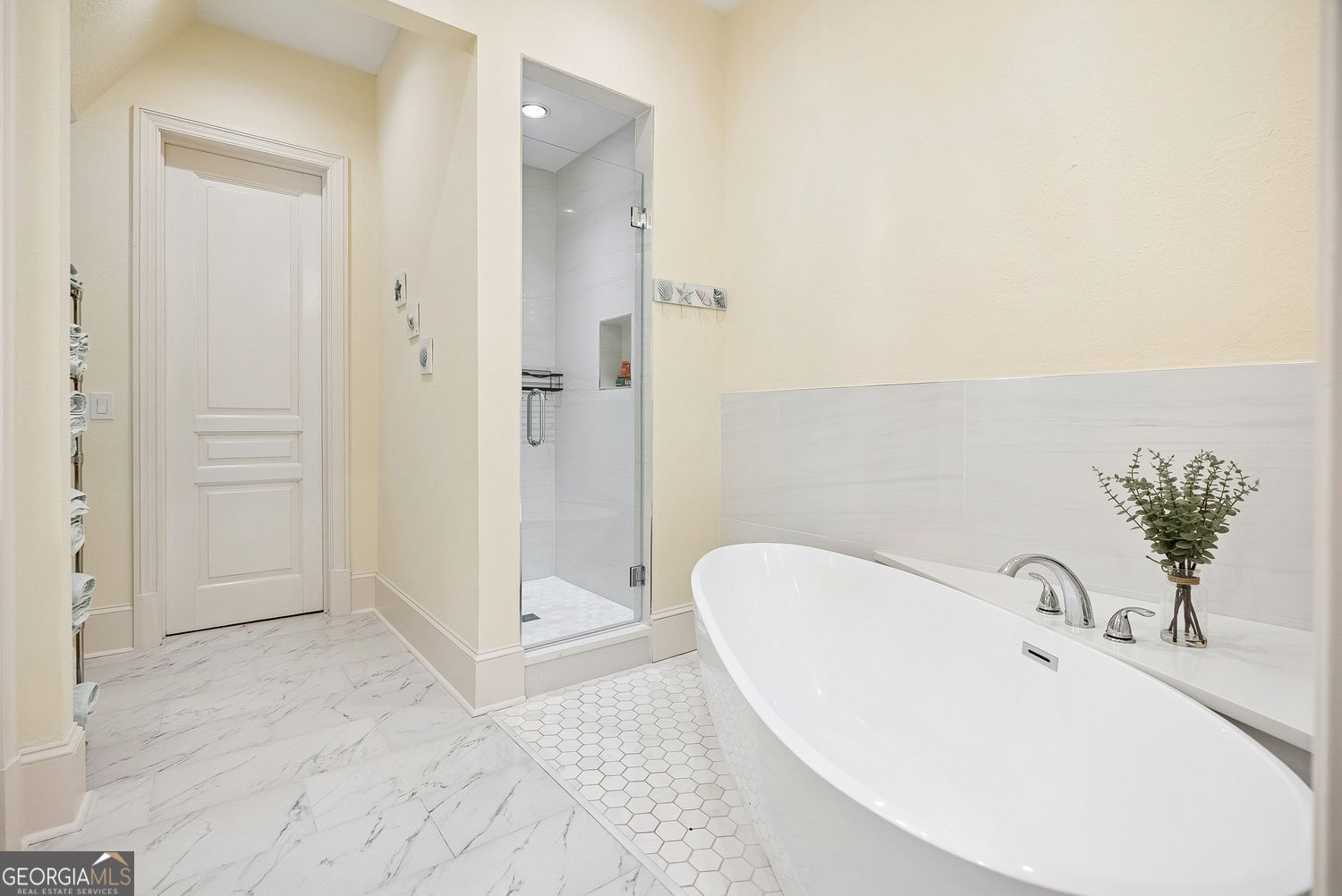 Atlanta, Georgia 30327, United States, 5 Bedrooms Bedrooms, ,7 BathroomsBathrooms,Residential,Active,250041