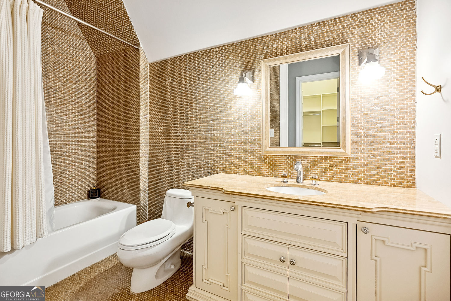 Atlanta, Georgia 30327, United States, 5 Bedrooms Bedrooms, ,7 BathroomsBathrooms,Residential,Active,250041