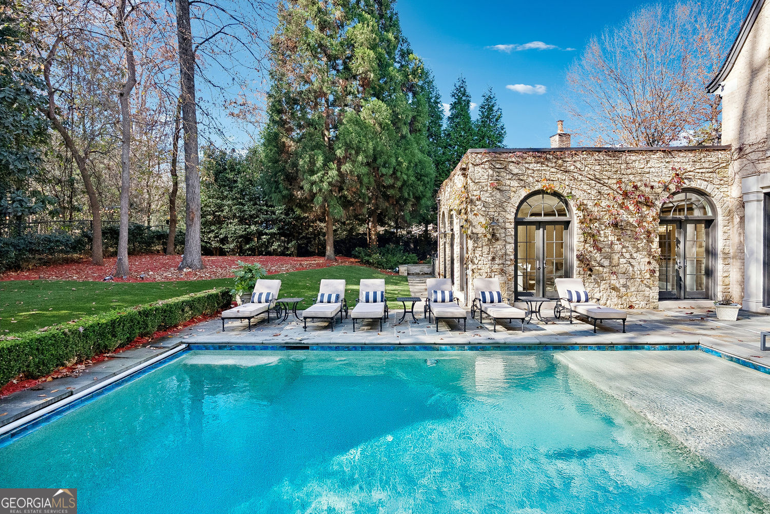 Atlanta, Georgia 30327, United States, 5 Bedrooms Bedrooms, ,7 BathroomsBathrooms,Residential,Active,250041