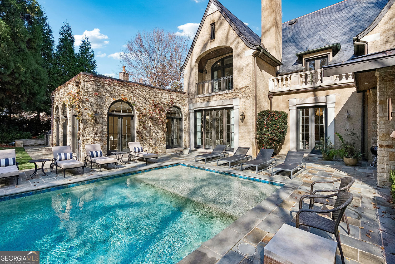 Atlanta, Georgia 30327, United States, 5 Bedrooms Bedrooms, ,7 BathroomsBathrooms,Residential,Active,250041