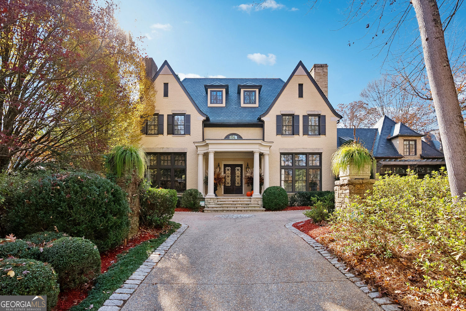 Atlanta, Georgia 30327, United States, 5 Bedrooms Bedrooms, ,7 BathroomsBathrooms,Residential,Active,250041