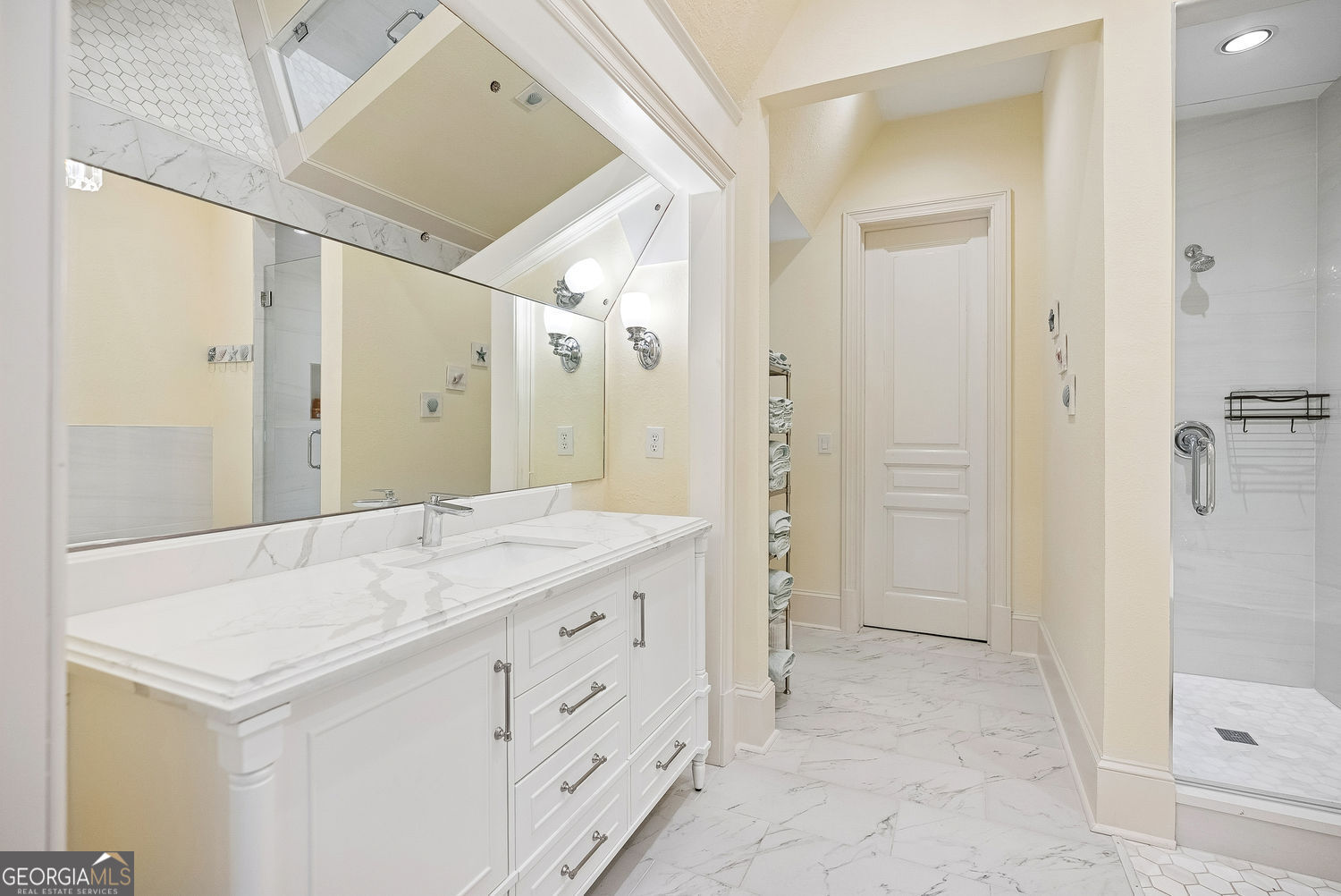 Atlanta, Georgia 30327, United States, 5 Bedrooms Bedrooms, ,7 BathroomsBathrooms,Residential,Active,250041