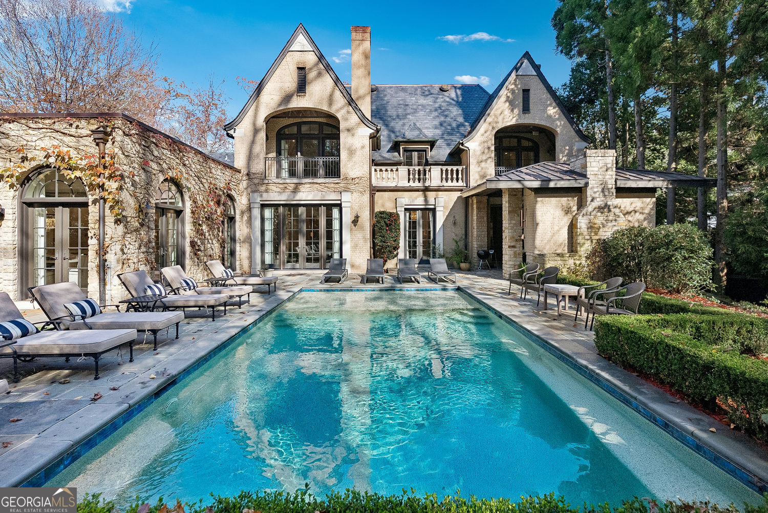 Atlanta, Georgia 30327, United States, 5 Bedrooms Bedrooms, ,7 BathroomsBathrooms,Residential,Active,250041