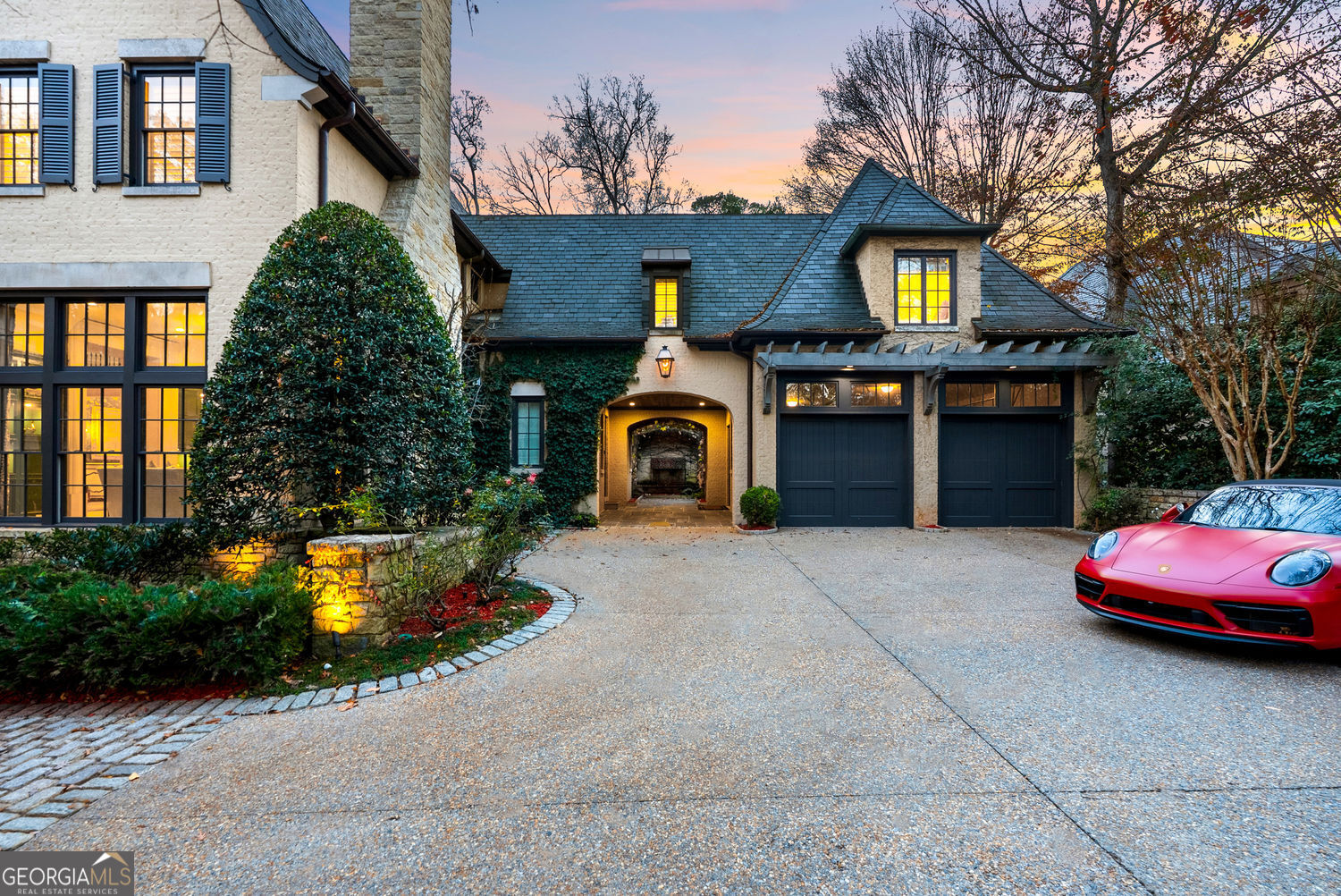 Atlanta, Georgia 30327, United States, 5 Bedrooms Bedrooms, ,7 BathroomsBathrooms,Residential,Active,250041