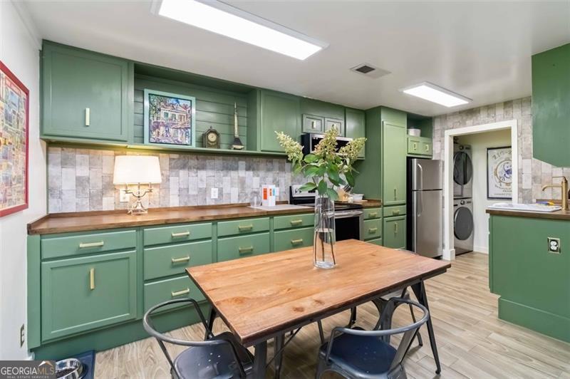 104 GRANVILLE CT 104