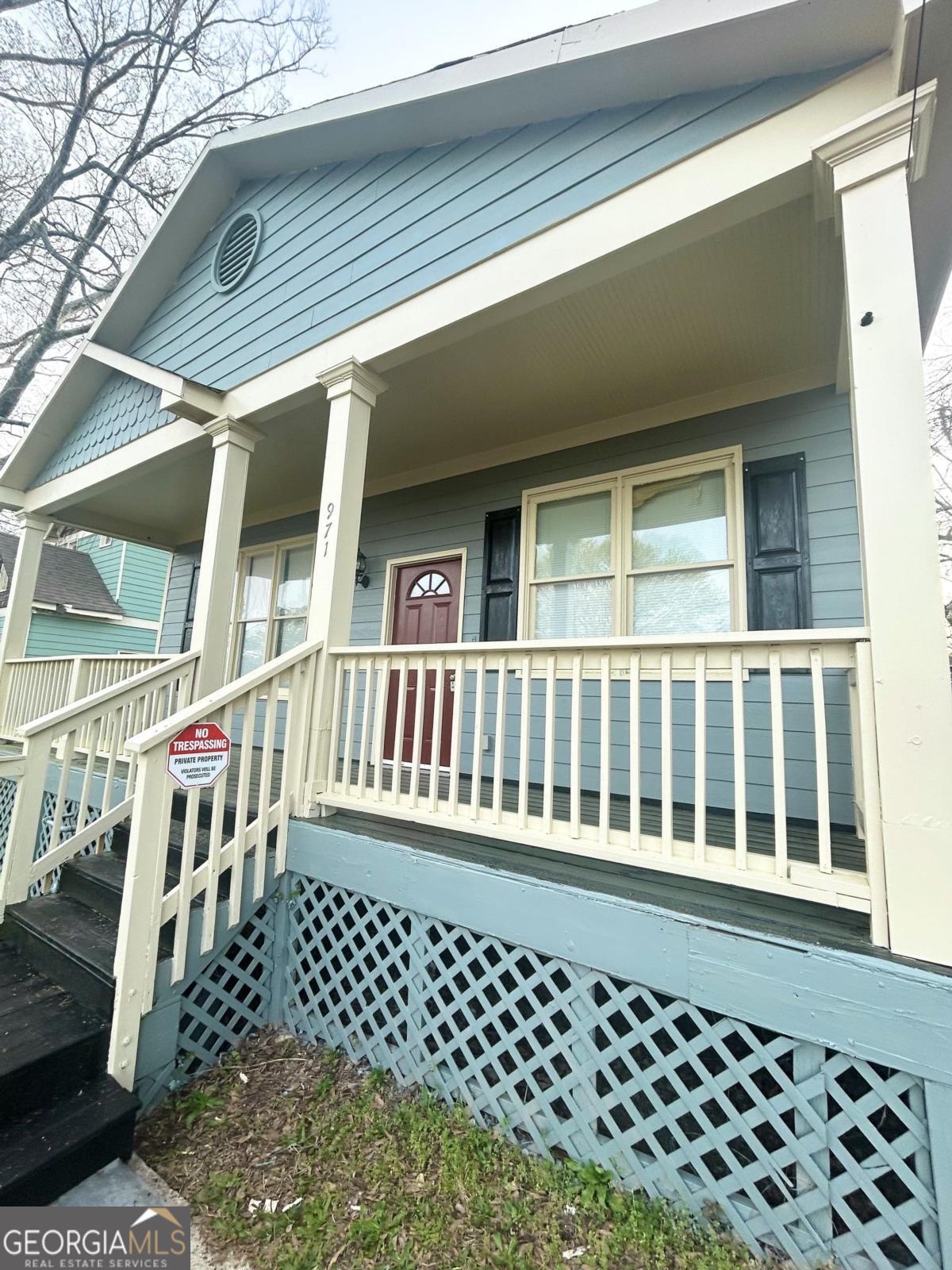 A stunning renovated home is available near Grant Park and Zoo, accommodating Section 8 vouchers. The property features 3 spacious bedrooms and 2 bathrooms, including a huge primary bedroom and bathroom. Its location across from an elementary school. Restaurants, shops, and grocery stores are all within5 minutesfrom the home. No pets allowed.