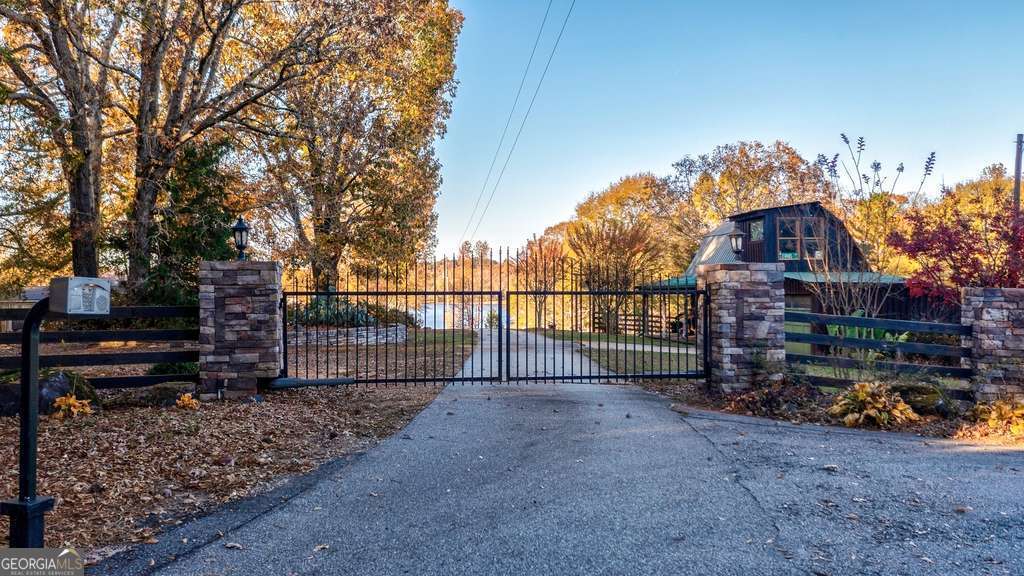 175 Evans DR