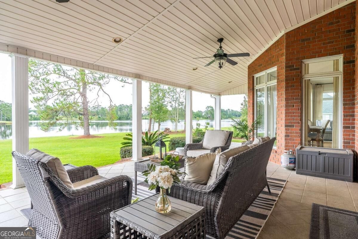 161 Greentree DR