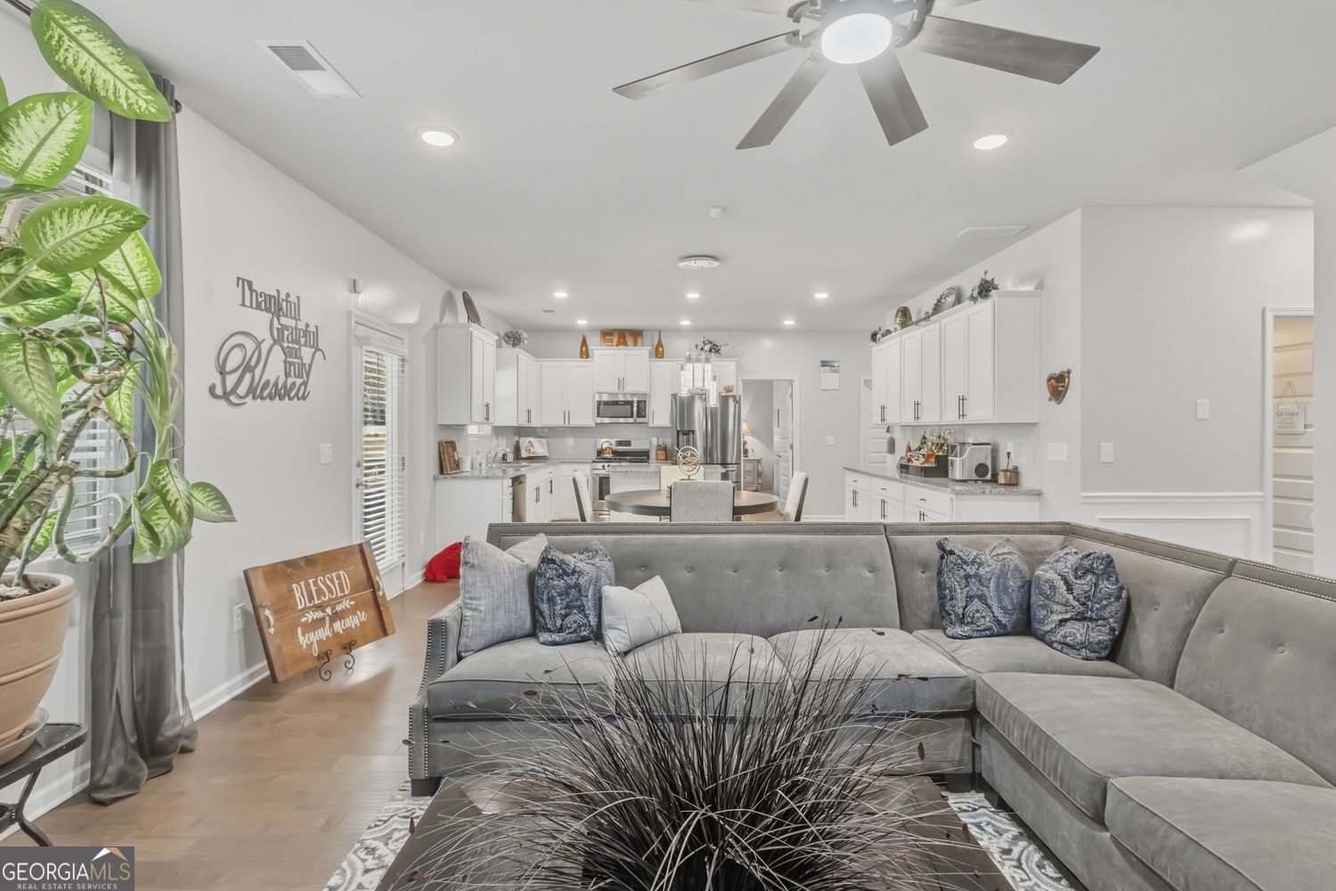 8033 Louis DR