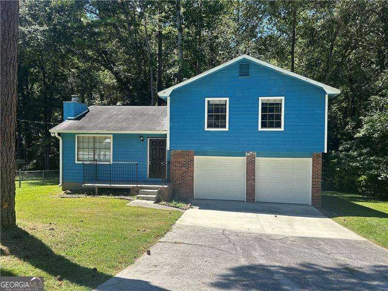 This charming home is designed for comfort and style, featuring three bedrooms and two full bathrooms, you are welcomed into a comfortable living room that leads around to an eating area that sits at the edge of the kitchen. This home is perfect for the first time home buyer or the investor looking to add to their portfolio.