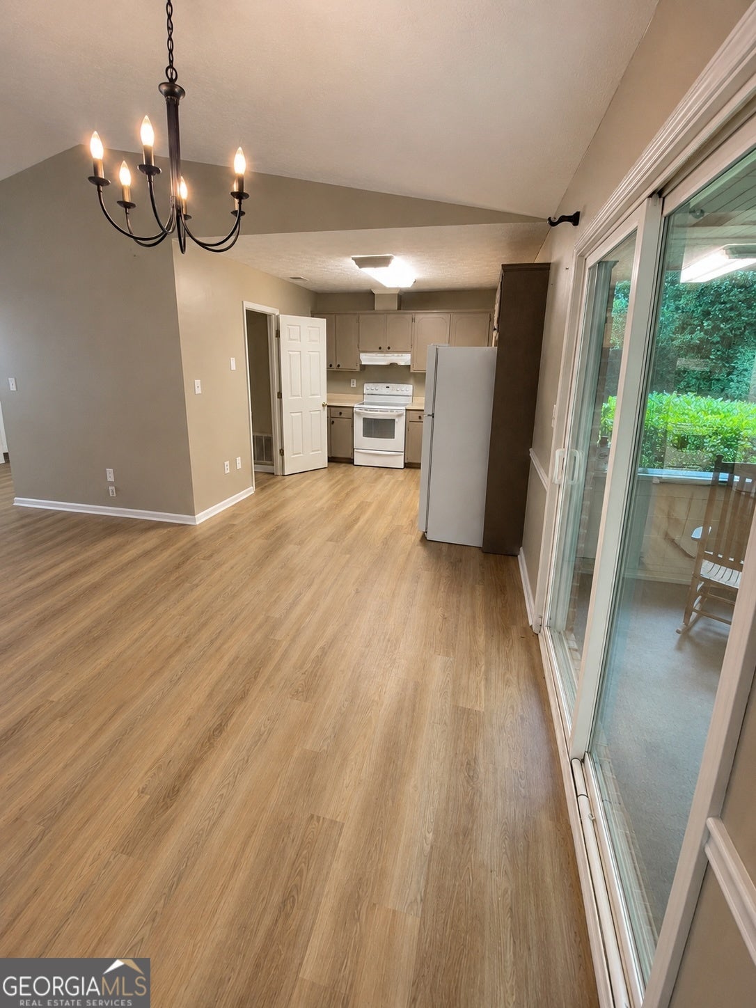 175 Woodberry CT