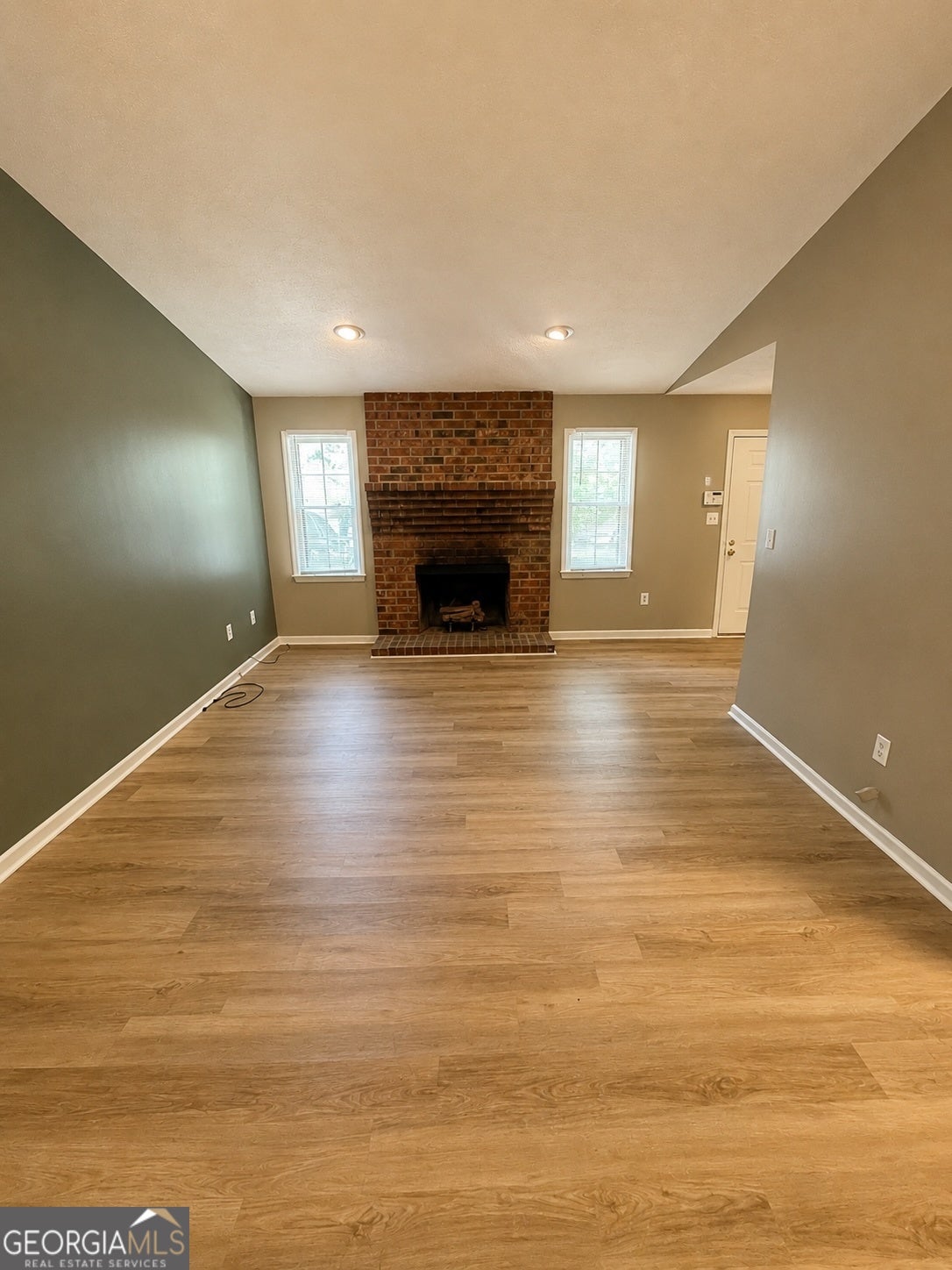 175 Woodberry CT
