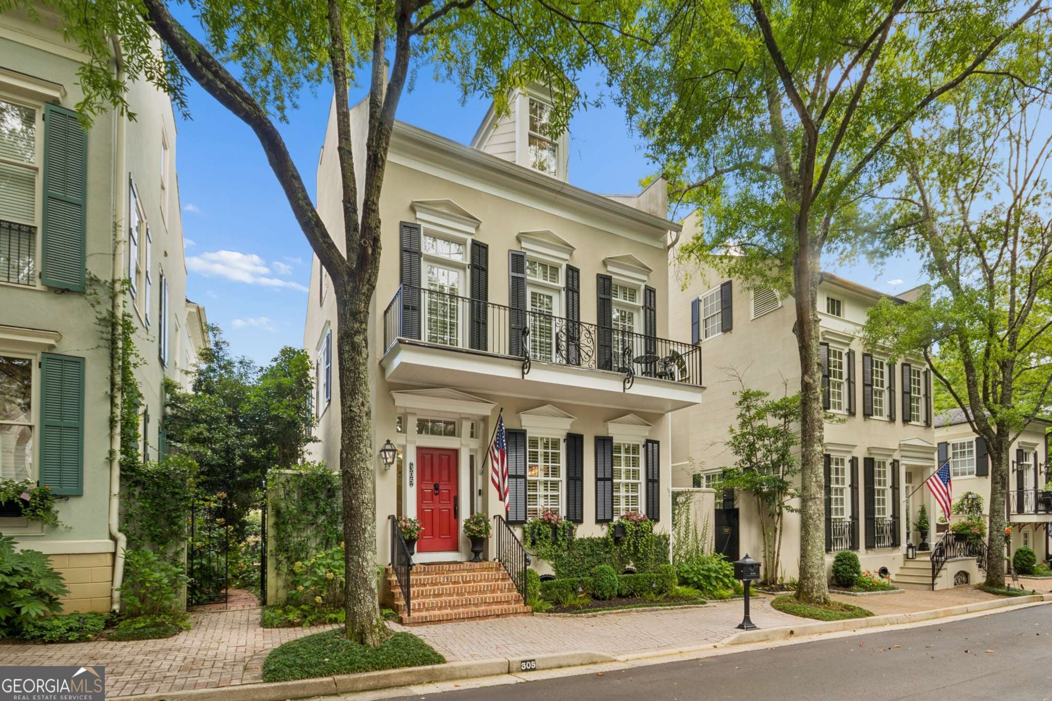 305 Abercorn SQ