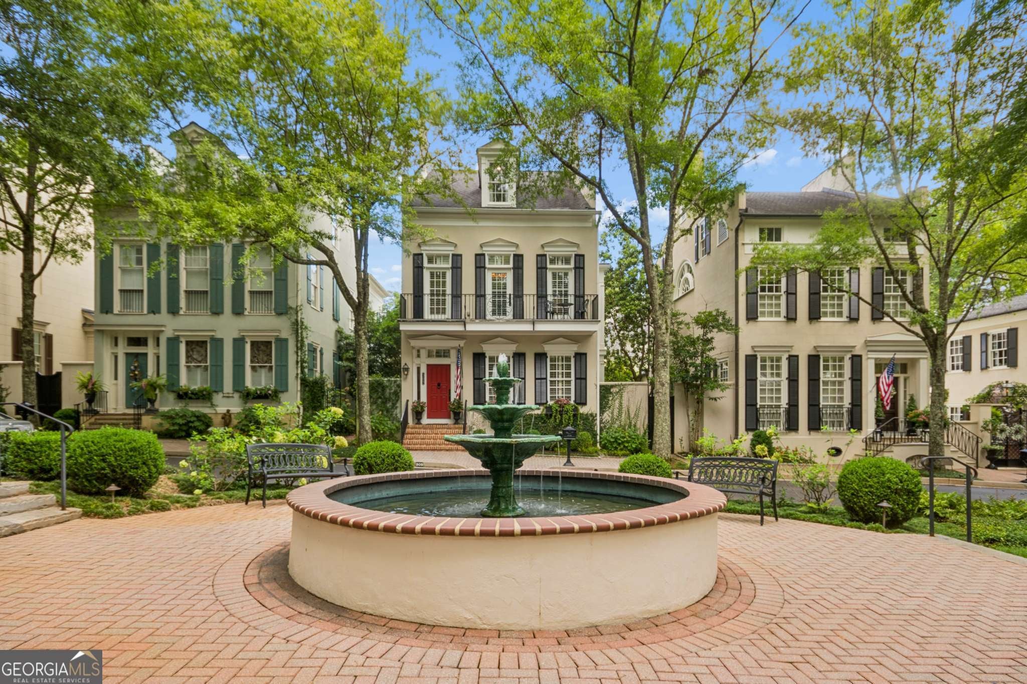 305 Abercorn SQ
