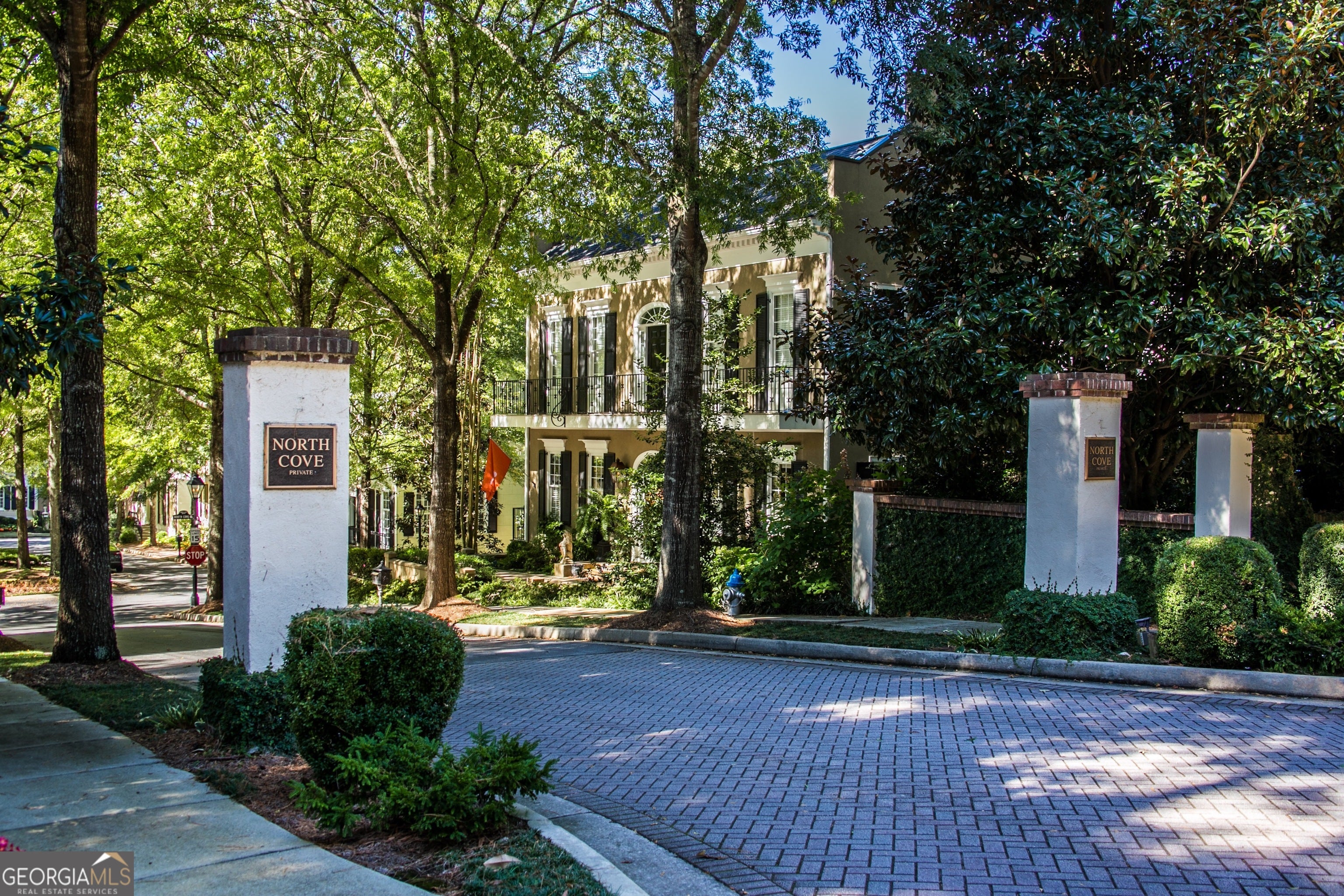 305 Abercorn SQ