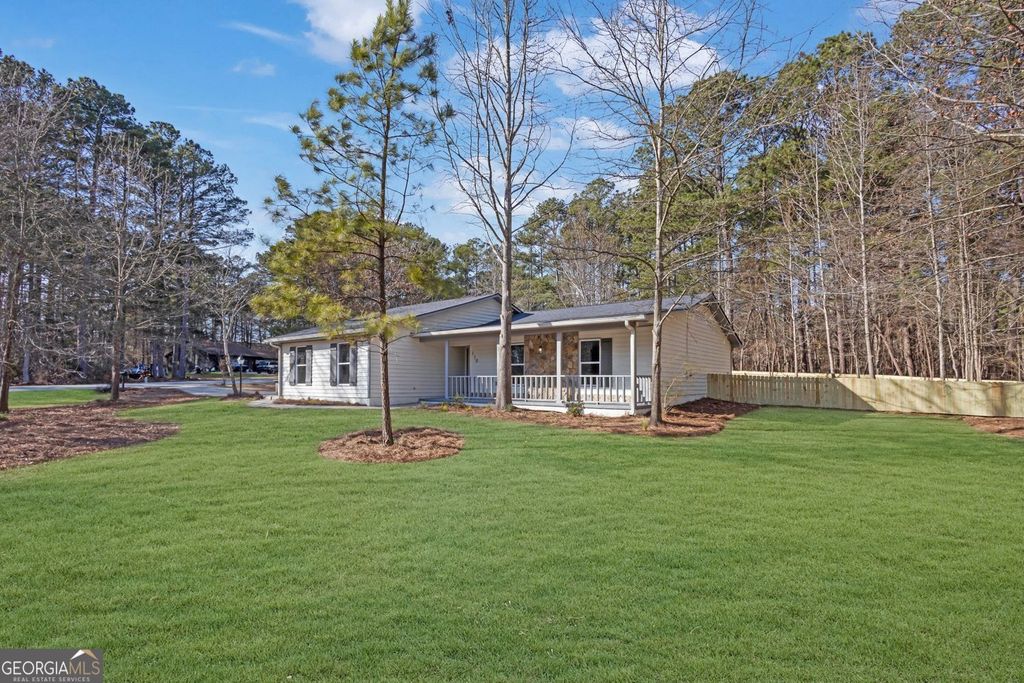 Photo of 110 Huntington Court, Fayetteville, GA 30214 (MLS # 10698481)