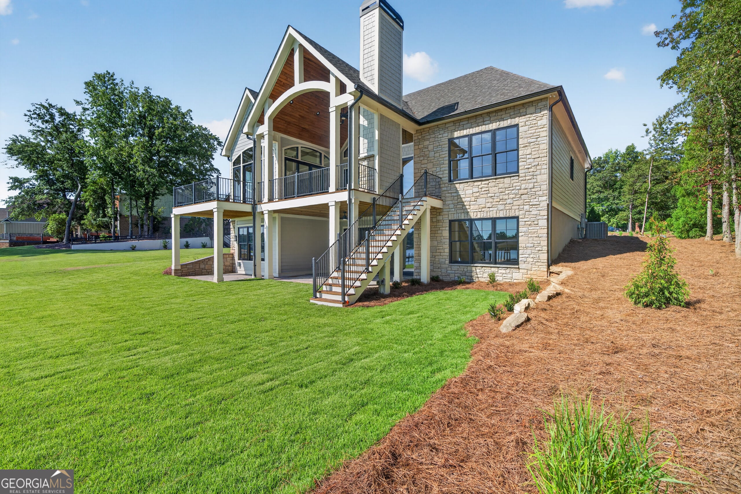 213 Lakecrest DR NE