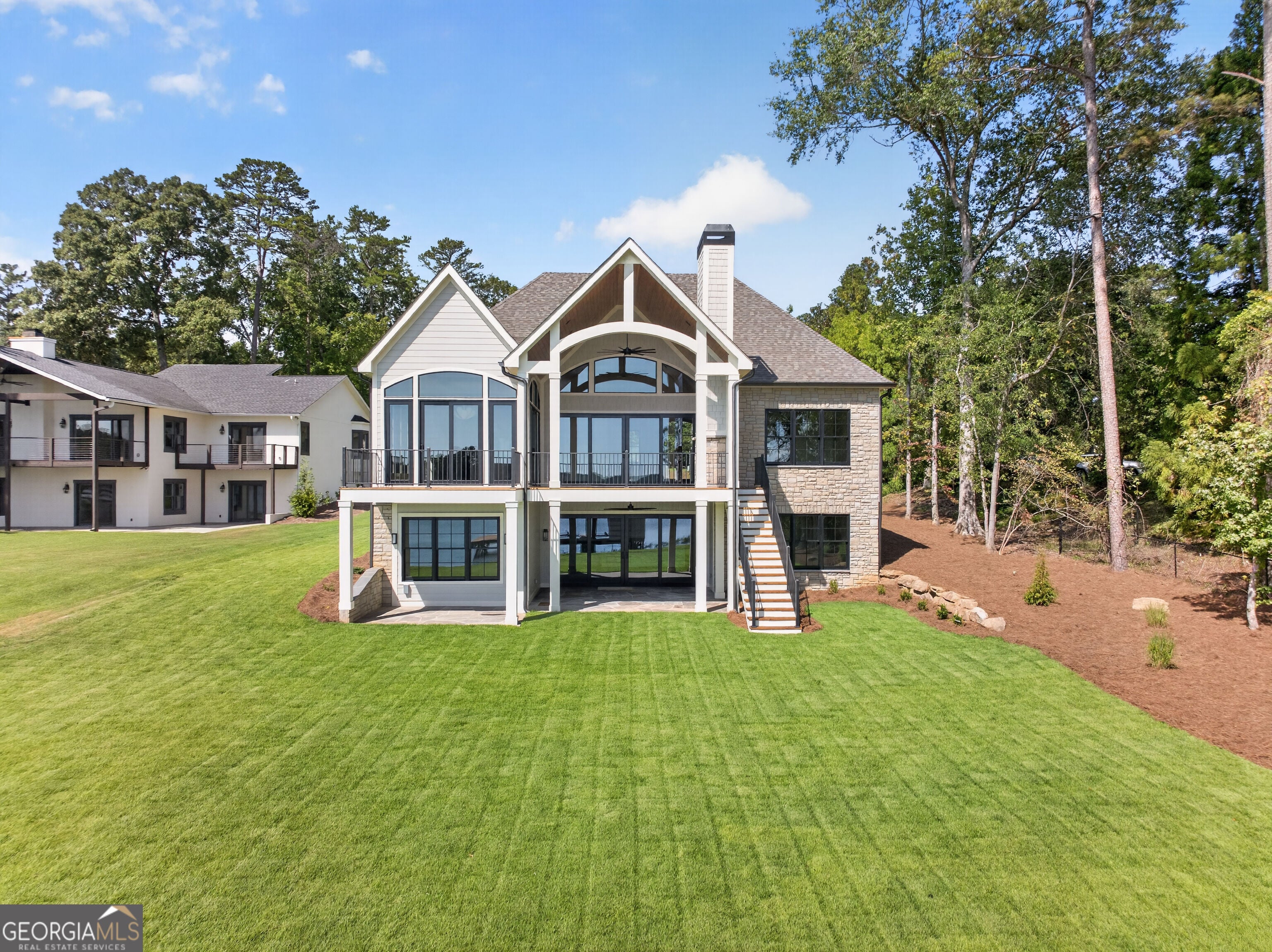 213 Lakecrest DR NE