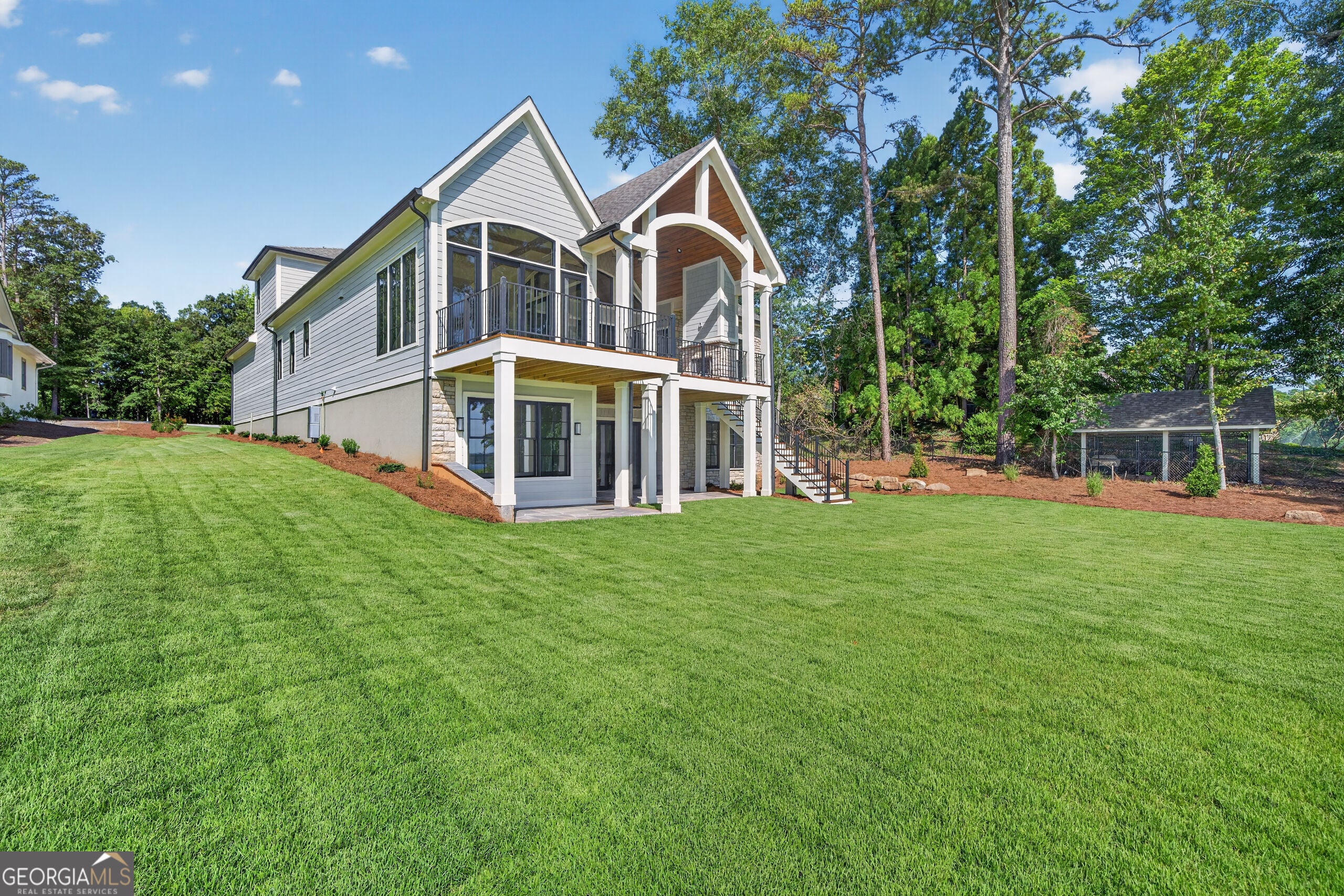 213 Lakecrest DR NE