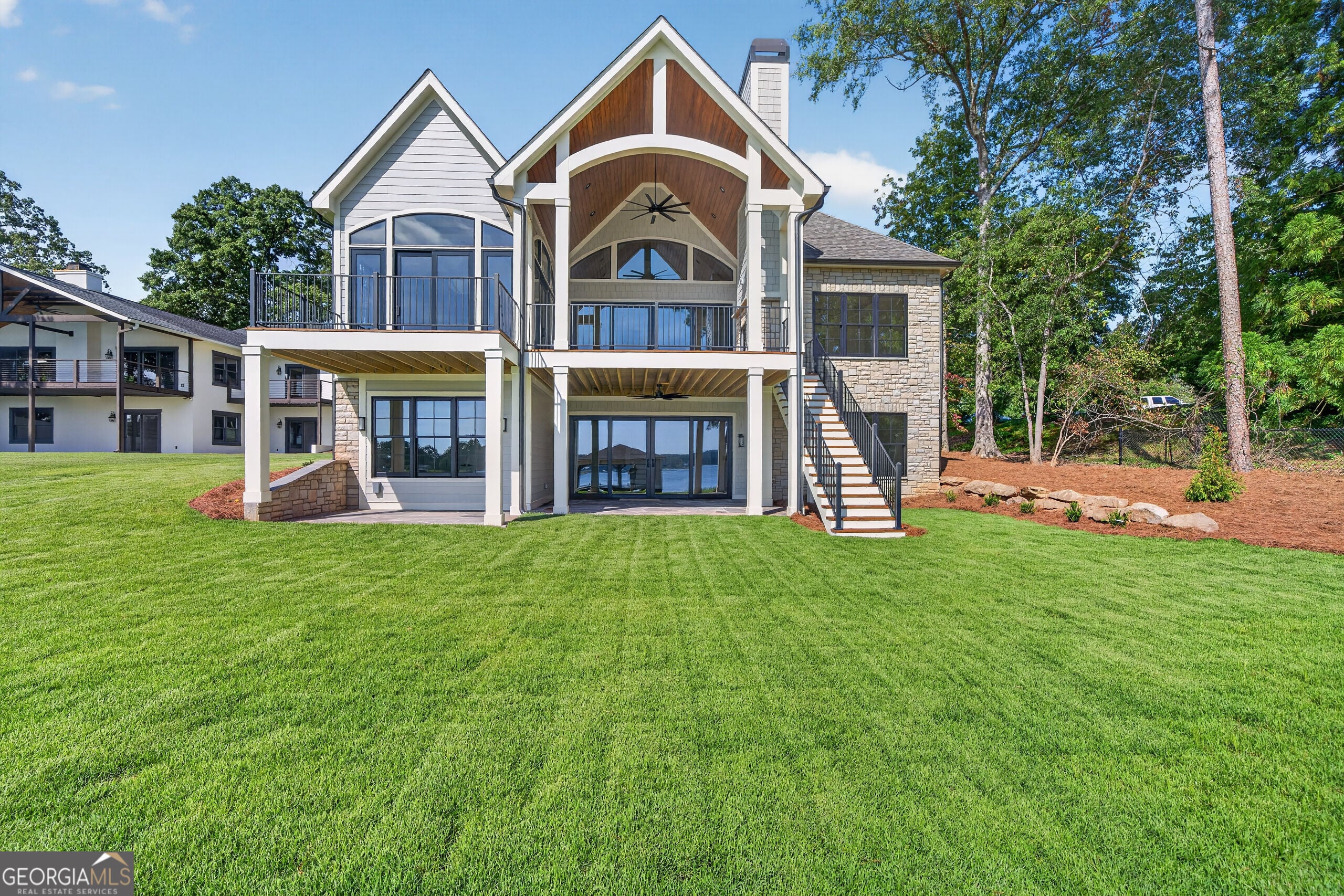 213 Lakecrest DR NE