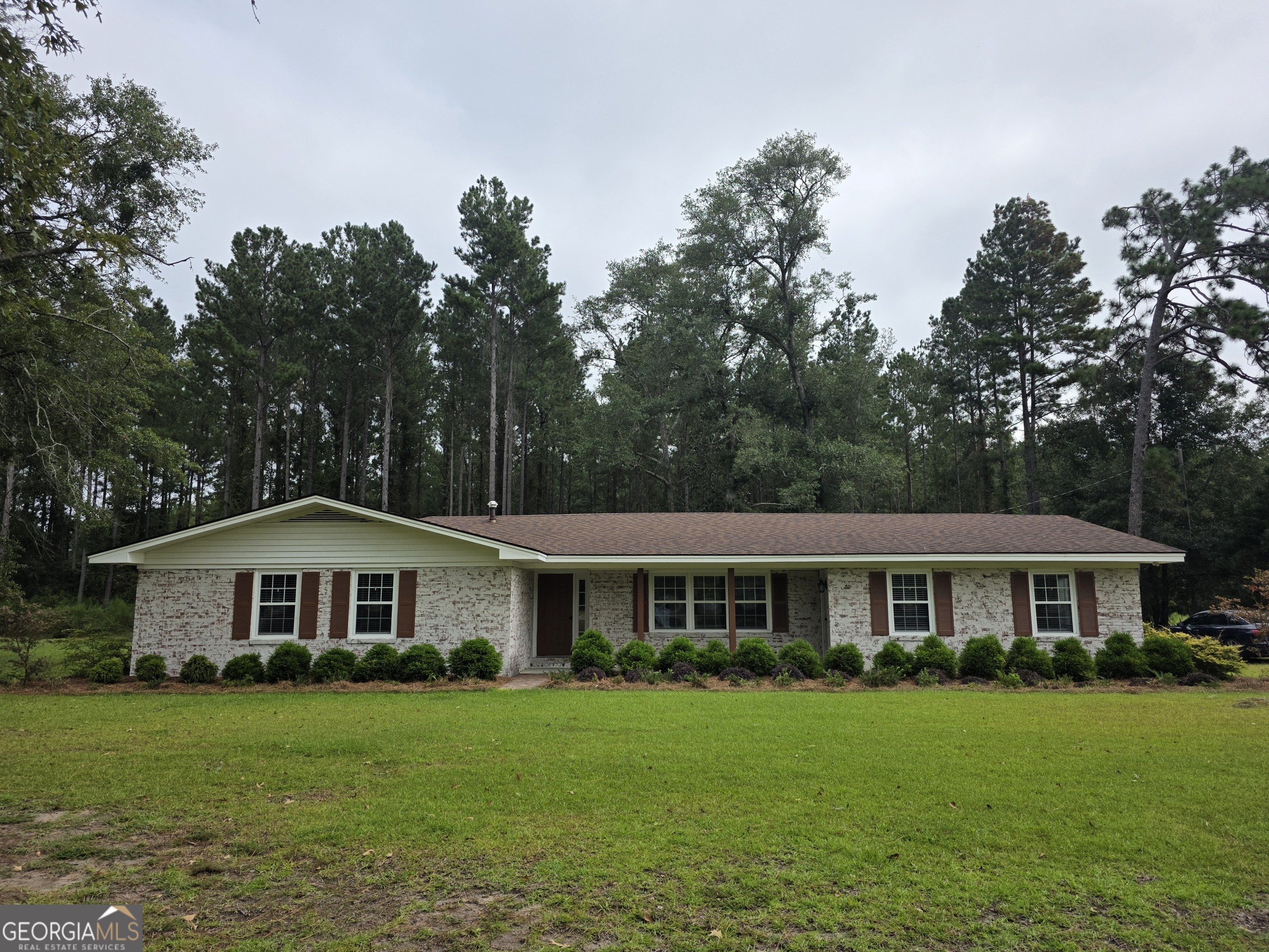 Country Living! All brick ranch style home on 1 acre. Newly updated 3 bedroom, 2 bath with foyer entry. Generously sized family room, plus separate living room/den with access to the front porch. Spacious kitchen with updated stainless steel appliances and breakfast area for your table. Master suite with private bath featuring single vanity and tub/shower combo. Newly updated flooring, paint, appliances, and HVAC! Property has a private well and septic tank. Small storage building for additional storage space. No pets!