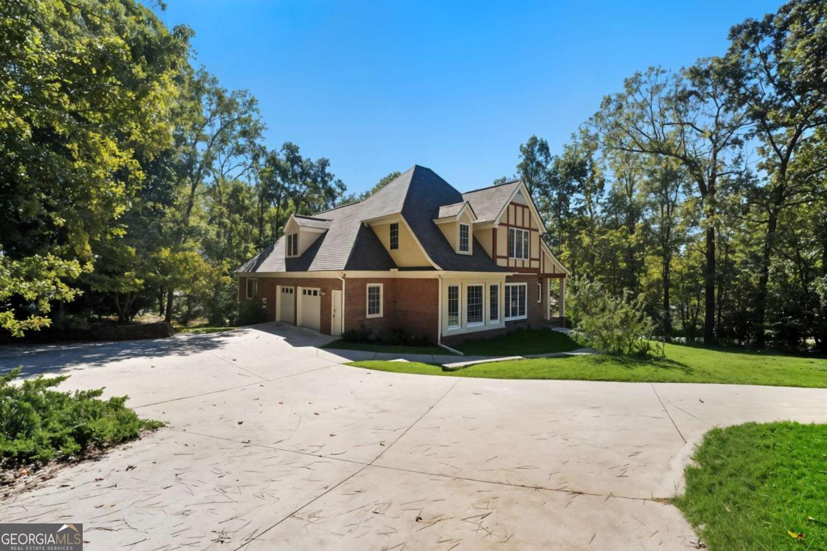 40 JOE LEE DR