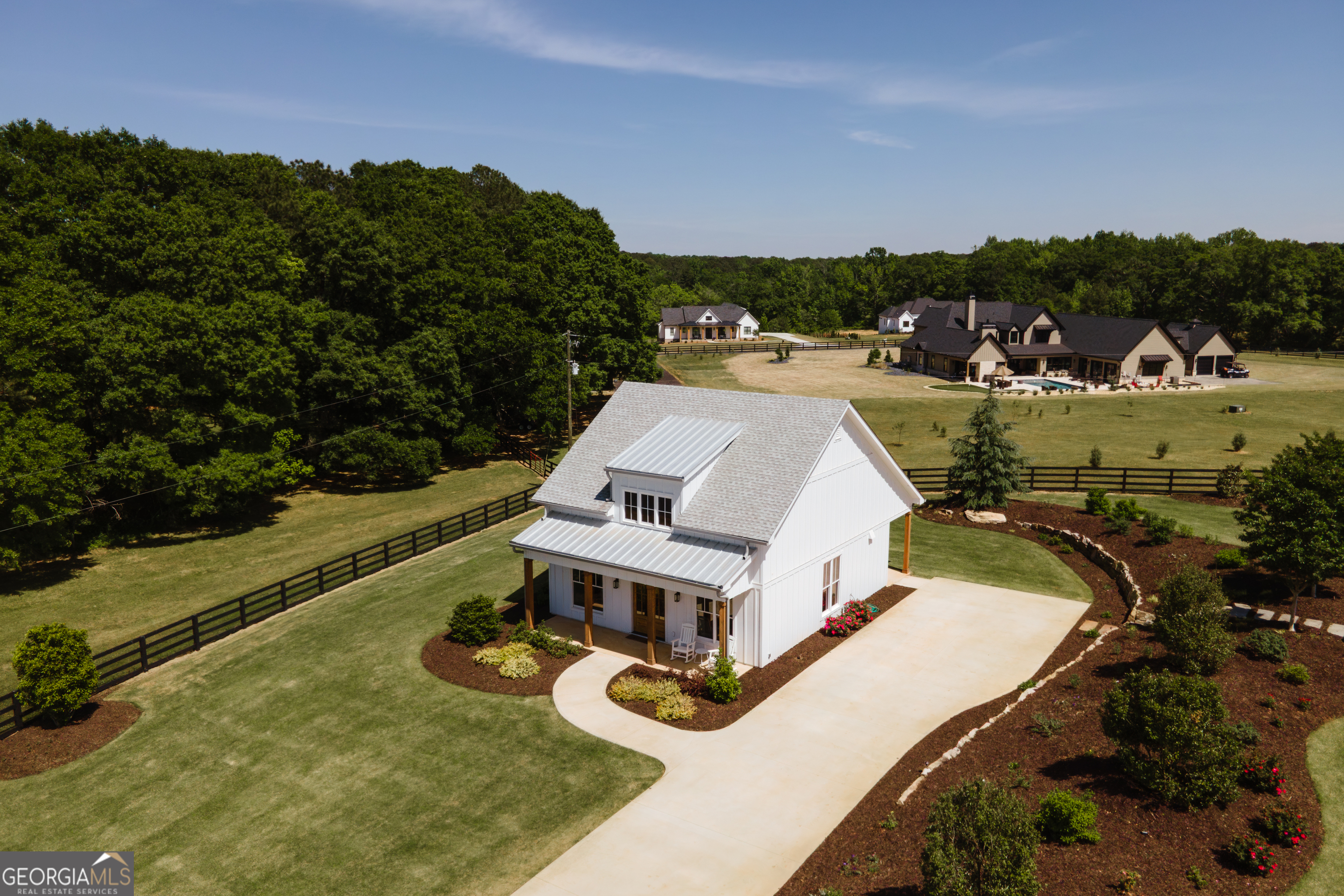1820 Clover LN
