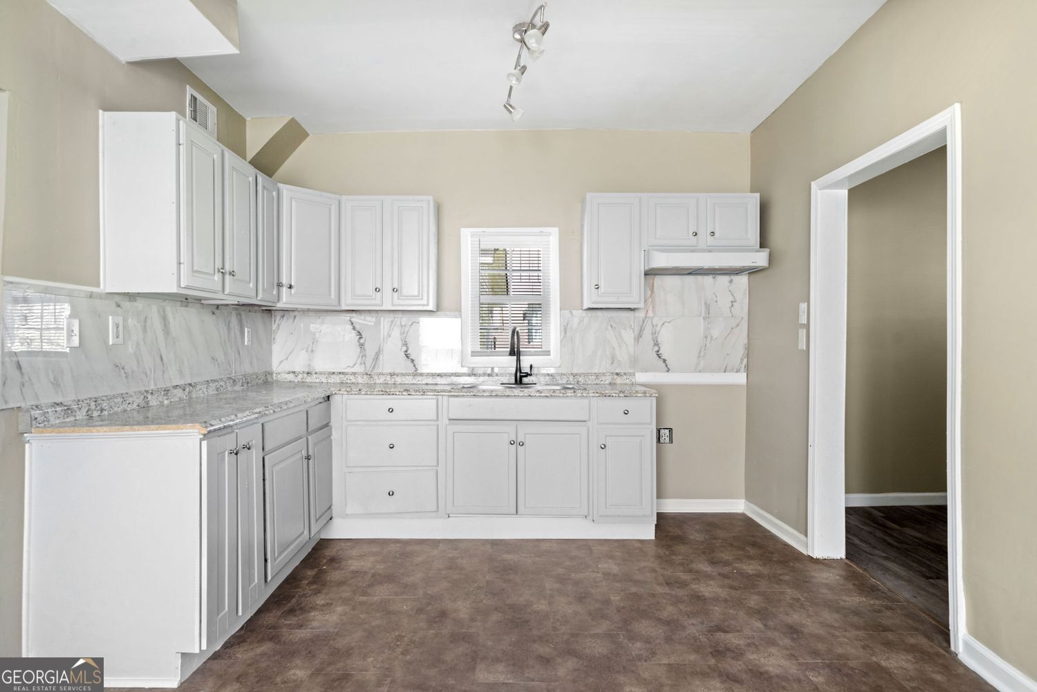 Atlanta, Georgia 30315, United States, 3 Bedrooms Bedrooms, ,3 BathroomsBathrooms,Residential,Active,94918