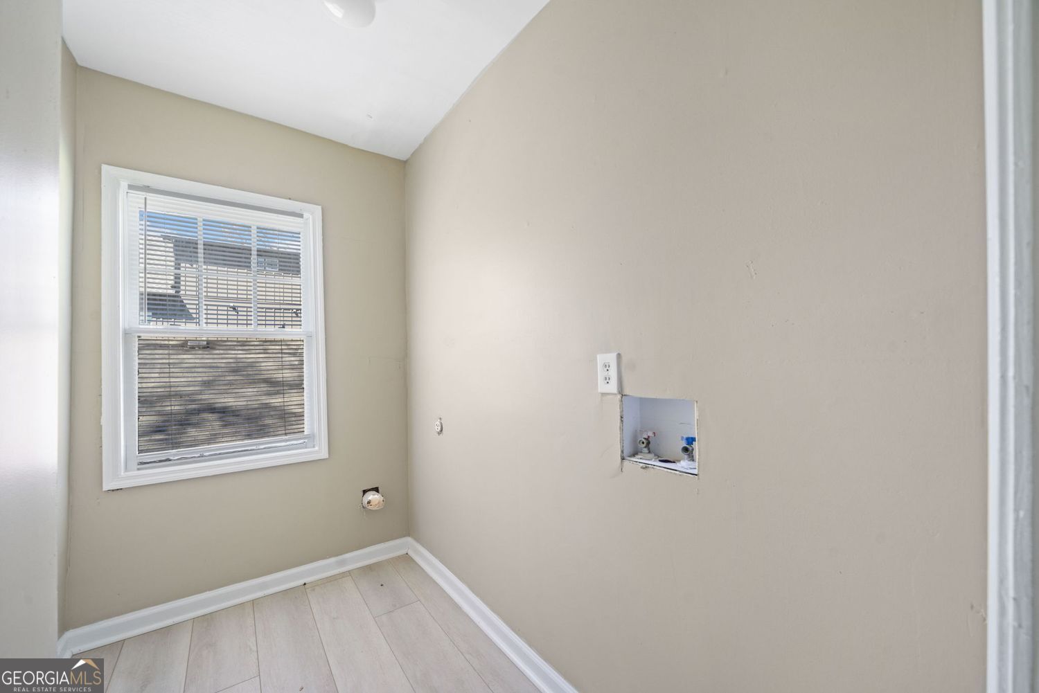 Atlanta, Georgia 30315, United States, 3 Bedrooms Bedrooms, ,3 BathroomsBathrooms,Residential,Active,94918