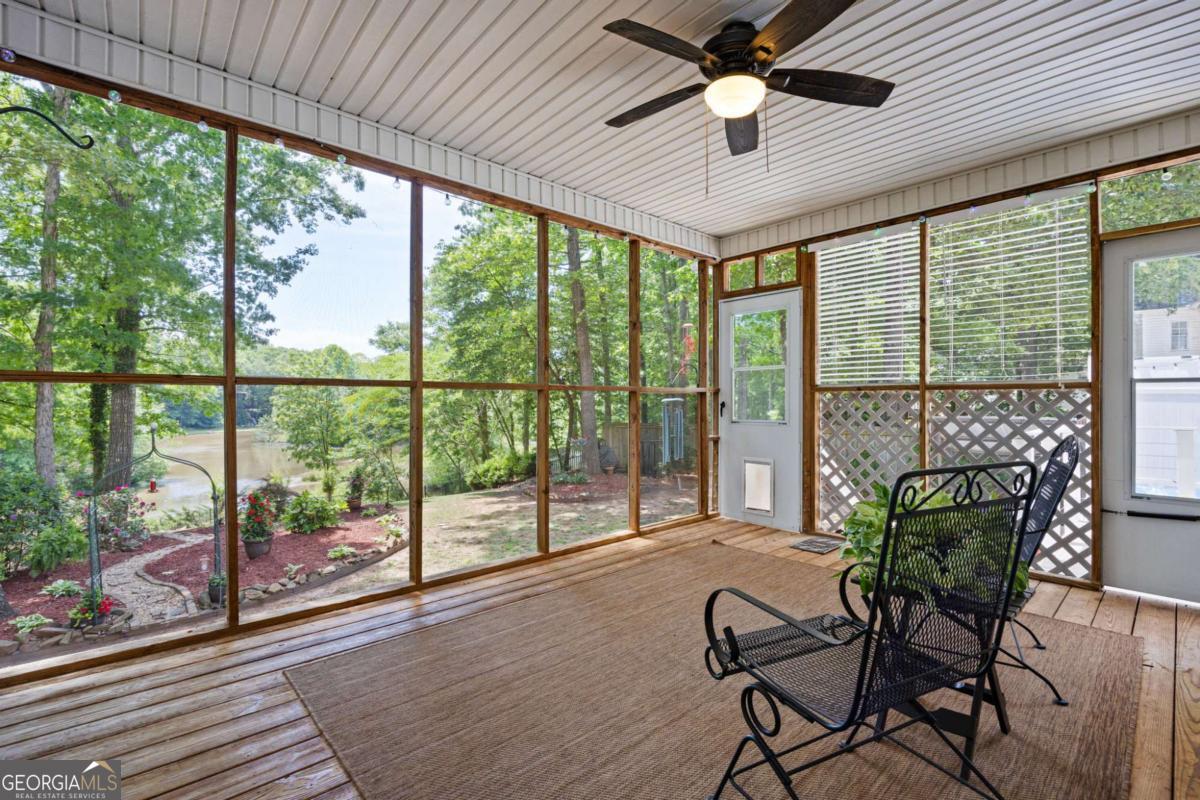 302 Lakeview LN