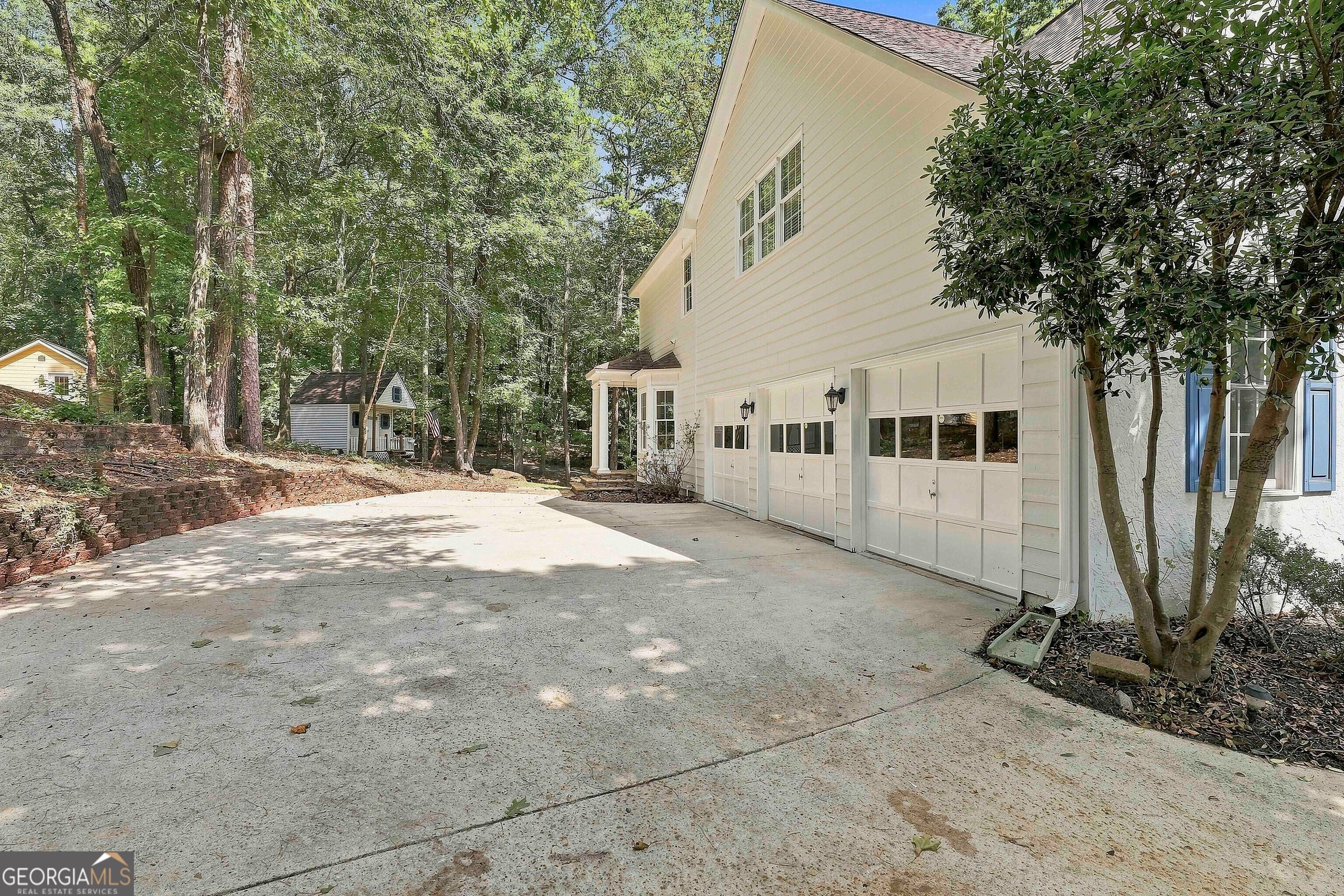 625 Bellenden DR