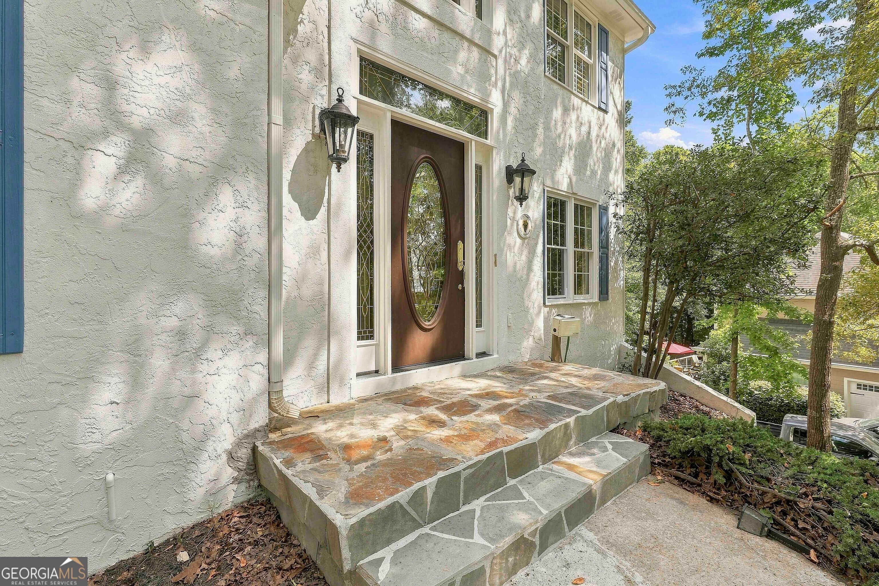 625 Bellenden DR